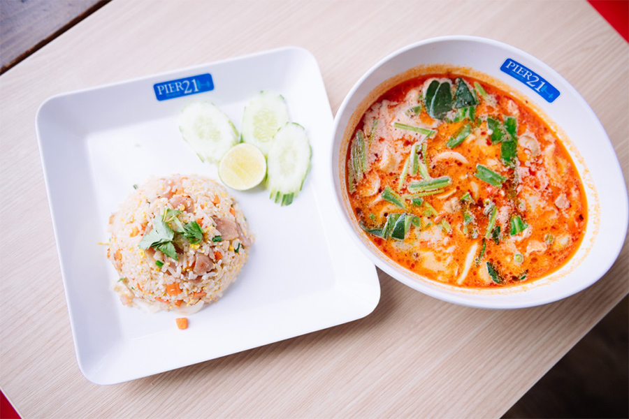 ข้าวผัดกุนเชียง + ต้มยำกุ้งน้ำข้น ร้าน Krua Thai Cuisine 